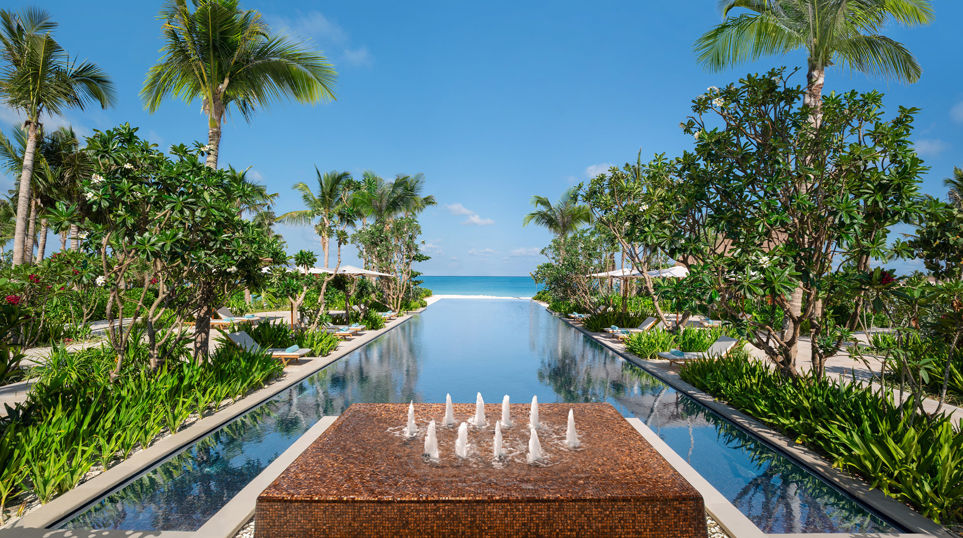 Waldorf Astoria, Maldives Ithaafushi mirror pool